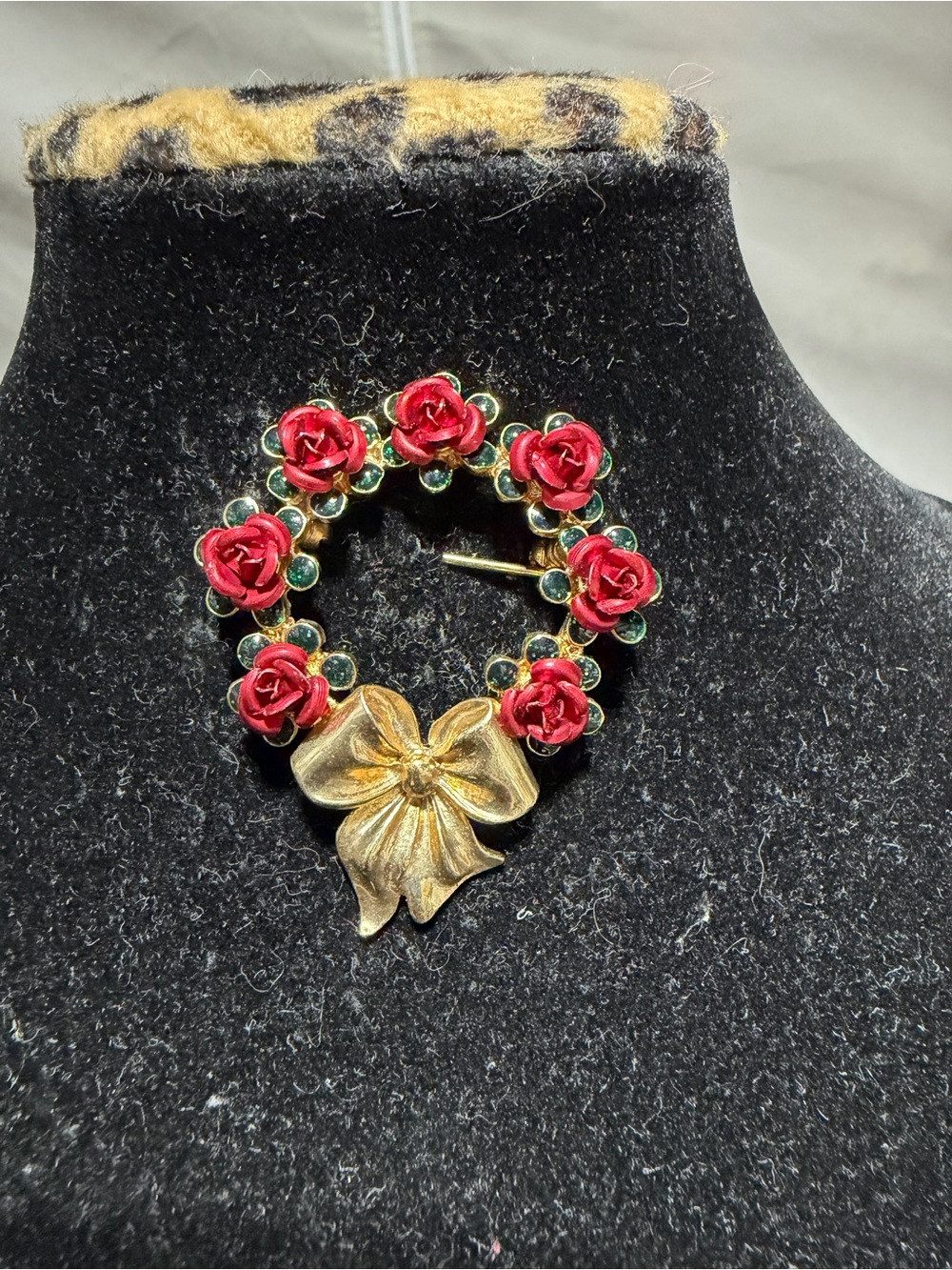 Vintage Avon Gold Bow & Red Rose Wreath Brooch